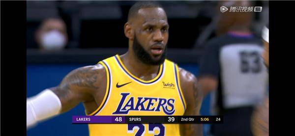  詹姆斯三双助湖人险胜马刺  