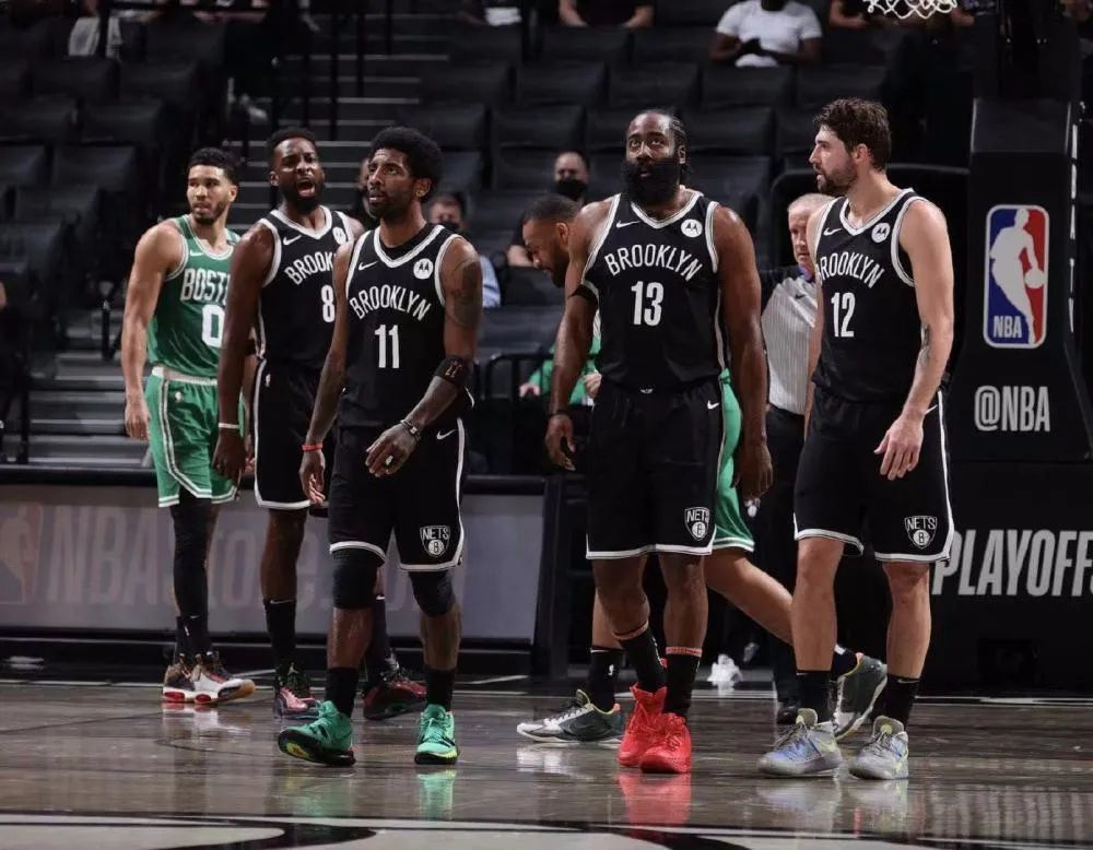  篮网三巨头合砍80分，加时险胜尼克斯  